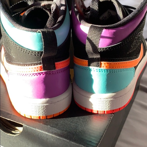 Air Jordan 1 mid new in box. SOLD OUT - Picture 4 of 7